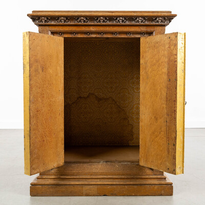 1 Gothic - Style Tabernacle Expected !!