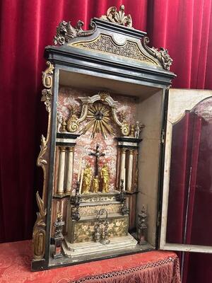 Holy Family Devotion - Shrine en Fully Handmade / Hand - Carved Wood / Glass / Fabrics, Spain 19 th century ( Anno 1825 )