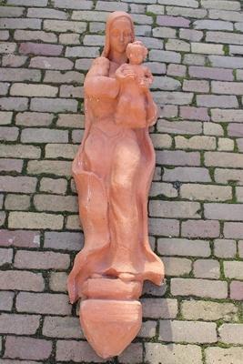 Madonna Signed By P. Rovers (1902 - 1995 ) Wall Statue. Weight 40 Kgs. en Terra-Cotta, The Netherlands 20th century (1950)