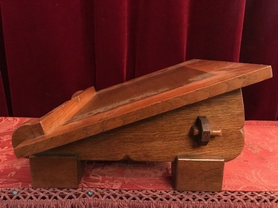 Missal Stand en Oak wood, Dutch 20th century