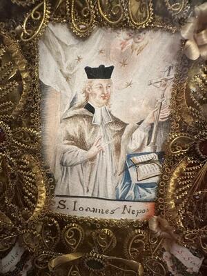 Multi Reliquary Devoted To St. Joannes Nepomucenos. Relics : St. Sixtus / Clemens. St. Falida / St. Honorata en Monastery Handwork /  Wood / Glass / Fabrics / Stones, Austria 18 th century