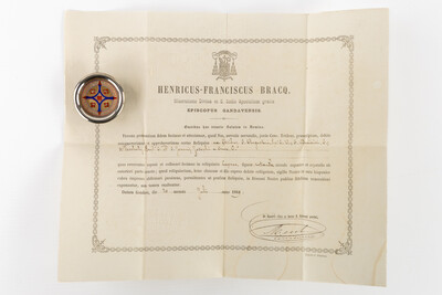 Multi Reliquary Ex Ossibus Relics : St. Paschalis Baylon, St. Dominic Confessoris, St. Augustine, Confessor, St. John Joseph Of The Cross. With Original Document    en Brass / Glass / Wax Seal, Gent - Belgium  19 th century ( Anno 1869 )