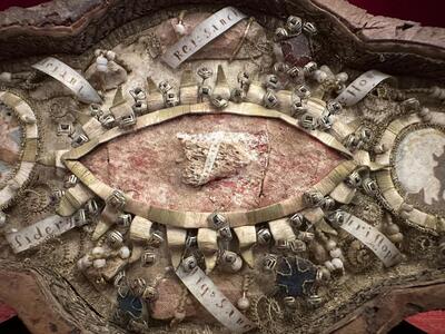 Multi Reliquary. Multiple First Class Relics Ex Ossibus Relics : S. Honoratius, S. Desiderius, S. Reparata, S. Christophorus, S. Adrianus. en Fully hand - made Monastery work. Wood / Glass / Embroidery / Papier Rolle, Italy 18 th century ( Anno 1725 )