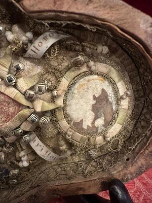 Multi Reliquary. Multiple First Class Relics Ex Ossibus Relics : S. Honoratius, S. Desiderius, S. Reparata, S. Christophorus, S. Adrianus. en Fully hand - made Monastery work. Wood / Glass / Embroidery / Papier Rolle, Italy 18 th century ( Anno 1725 )