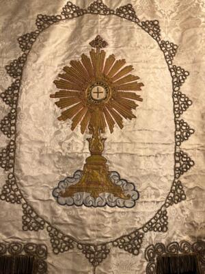 Procession Banner en Fabrics / Embroidery, Belgium  19 th century