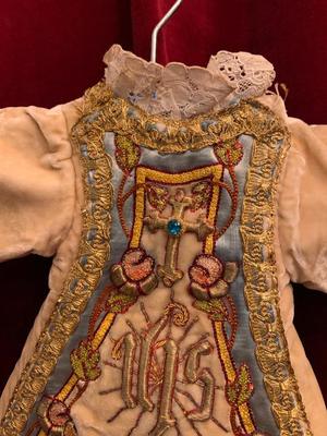 Robe For Child Jesus  en Embroidery - Brocade, Belgium 19th century ( anno 1850 )
