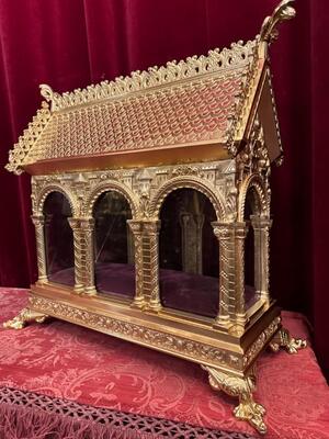 Large Reliquary style Romanesque - Style en Bronze / Gilt Polished and Varnished / Glass, France 19 th century ( Anno 1885 )