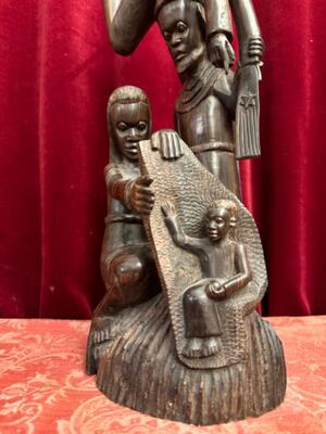 Sculpture Nativtiy en Hand - Carved Wood , Africa 20 th century