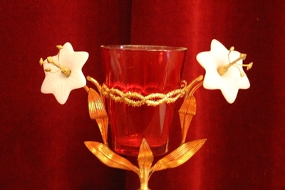 Standing Sanctuary Lamp en Brass / Gilt / Porcelain Lilies / Glass, France 19th century