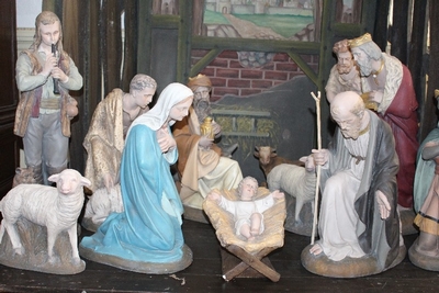 Nativity Set. Height Standing Statues 65 Cm. en plaster polychrome, Dutch 20th century (Anno 1930)