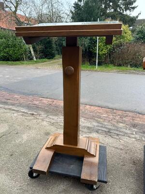 Chapel Interior : Table / Missal Stand / Baptismal Font / Candle Sticks en Solid Oak Wood / Brass  Hand - Hammered / Glass, Netherlands  20 th century ( Anno 1965 )