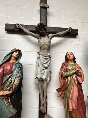 Calvary Scene Corpus Christi St. Mary & St. John style Gothic - Style en Plaster polychrome / Glass Eyes / Wood, Belgium  19 th century ( Anno 1875 )