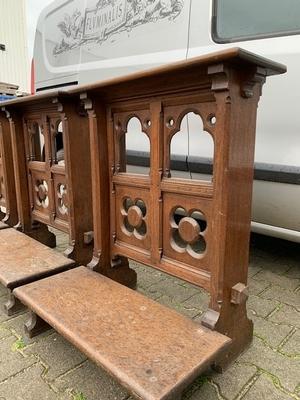 Matching Kneelers style Gothic - style en Oak wood, Belgium 19th century ( anno 1890 )