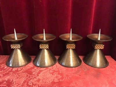 Matching Candle Sticks. Measures Without Pin. style Art - Nouveau en Brass / Bronze / Hand - Hammered, Dutch 20th century ( 1950 )