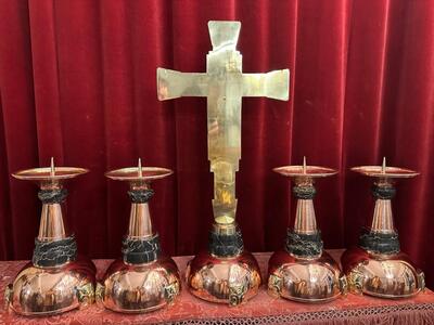 Altar - Set  Candle Sticks With Cross Measures Candle Holders. Height Candle Holders  36 Cm H X 25 Cm W. Without Pin style art - deco en Brass / Bronze / Polished and Varnished / Marble, Belgium 20 th century ( Anno 1930 )