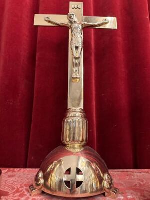 Altar - Set Matching Candle Sticks With Cross. Measures Candle Sticks Without Pin style art - deco en Brass / Bronze / Polished and Varnished, Belgium  20 th century ( Anno 1930 )