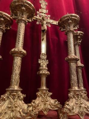 Altar - Set Candle Sticks With Matching Cross. Height Cross:  80 Cm  H X 38 Cm W.  style Romanesque - Style en Bronze / Gilt, France 19th century ( anno 1875 )
