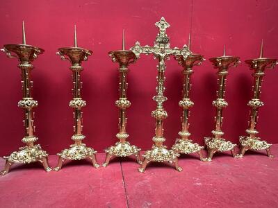 Altar - Set Matching Candle Sticks With Cross. Measures Candle Sticks Without Pin style Romanesque - Style en Bronze / Polished and Varnished, France 19 th century ( Anno 1885 )