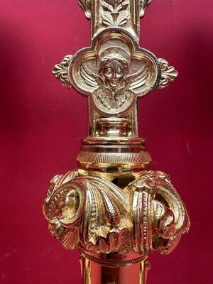 Altar - Set Matching Candle Sticks With Cross. Measures Candle Sticks Without Pin style Romanesque - Style en Bronze / Polished and Varnished, France 19 th century ( Anno 1885 )