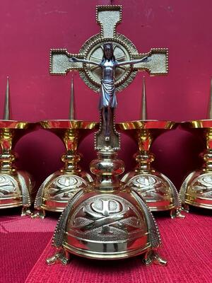 High Quality Altar - Set Matching Candle Sticks With Cross. Measures Candle Sticks Without Pin style Art Nouveau  en Bronze / Polished and Varnished, Belgium  20 th century ( Anno 1930 )