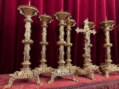 Altar - Set Measures Candle Sticks Without Pin style Romanesque - Style en Bronze / Polished and Varnished, France 19 th century ( Anno 1865 )
