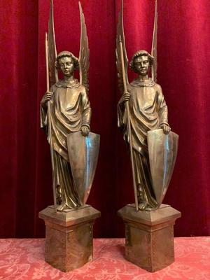 Pair Of Matching High Quality Full Bronze Angels  style Gothic - style en Full Bronze, Belgium 19 th century ( Anno 1865 )