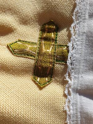 Matching Series Of 6 High Quality Chasubles & 6 Matching Stoles. en Linen / Green Velvet, Dutch 20th Century