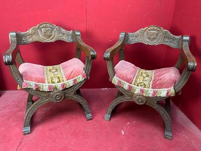 Dagobert Curule Armchairs Carved Walnut style Classicistic en Walnut Wood / Fabrics, Belgium  19 th century