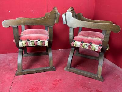 Dagobert Curule Armchairs Carved Walnut style Classicistic en Walnut Wood / Fabrics, Belgium  19 th century