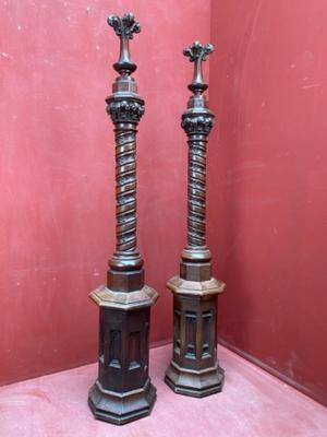 Pilons style Gothic - style en Walnut wood , France 19 th century ( Anno 1875 )