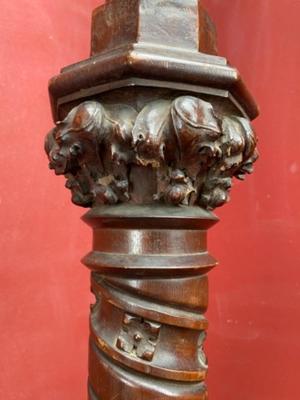 Pilons style Gothic - style en Walnut wood , France 19 th century ( Anno 1875 )