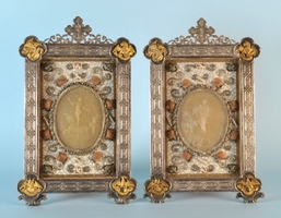Reliquaries / Framed / Wax Medallions / Multiple Relics : De Tunica St. Dominic - St. Catharina M. St. Vrfulae + Soc. - St. Clementis - Multiple Martyrs. Italy 18 th century