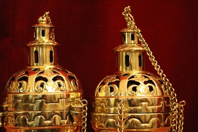 Censers style Romanesque en Brass / Polished / New Varnished, France 19th century ( anno 1875 )