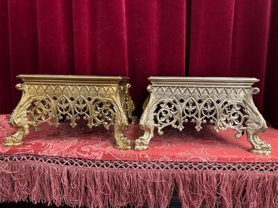 Matching Tabors. Egual On 4 Sides style Romanesque - Style en Bronze Gilt, France 19 th century ( Anno 1875 )