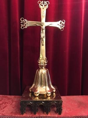 High Quality Altar - Set Taber With Matching Cross Partly Hand - Hammered Signed : Kloosterman Edelsmidse Tilburg style Art - Nouveau en Brass / Polished / New Varnished, Dutch 20th century ( anno 1950 )